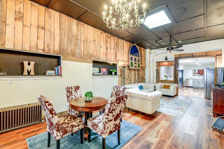 Walkable Townhome: 'M on Main' in Wytheville - Ferienwohnung Wytheville