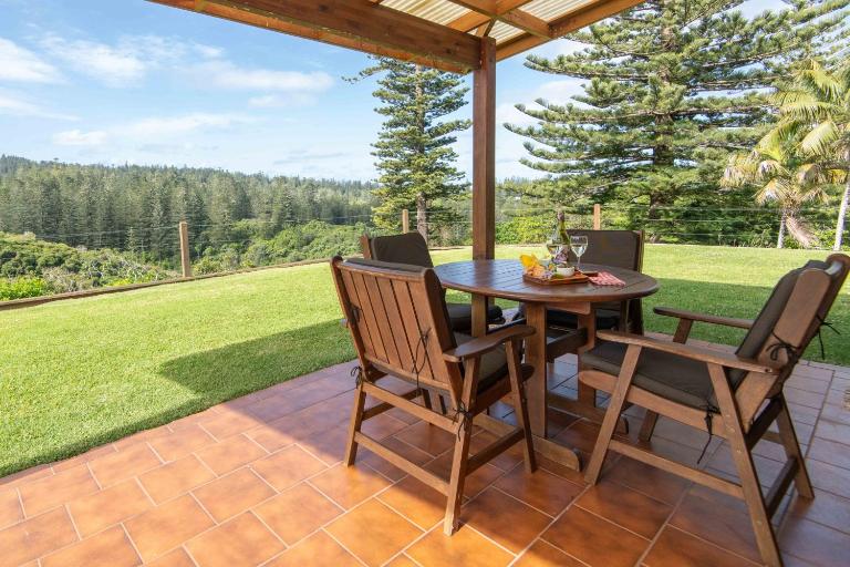 Whispering Pines Cottages - B&B Burnt Pine