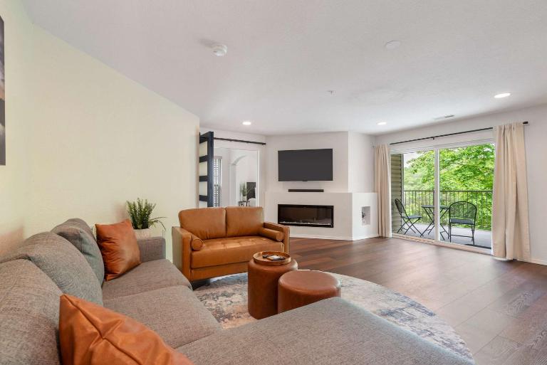 Lake It Easy - Condo for 7 - Bed and Breakfast Kimberling City