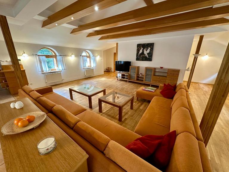 Apartmán v srdci prírody s pubom a obchodom - Chambres d'hôtes Veľké Rovné
