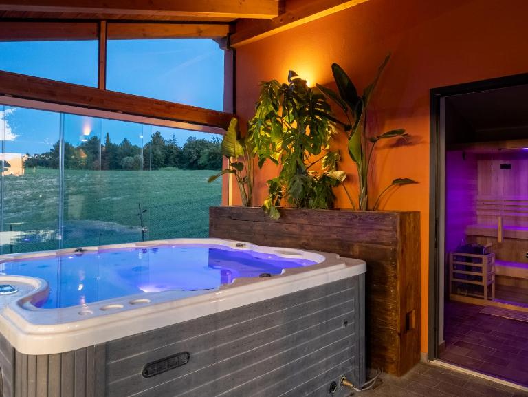 Casal Tartàn - Private Villa with SPA & Pool - B&B San Costanzo