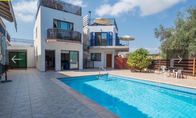 Cosy home with rooftop terrace - Bed and Breakfast Pólis