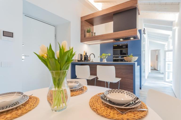 Muraltos Nest - Bed and Breakfast Como