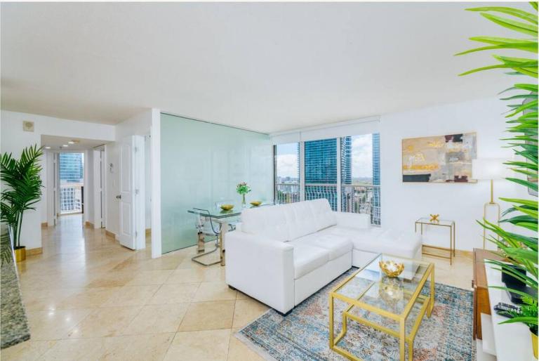 Awesome 4BR APT at Brickell - B&B Miami
