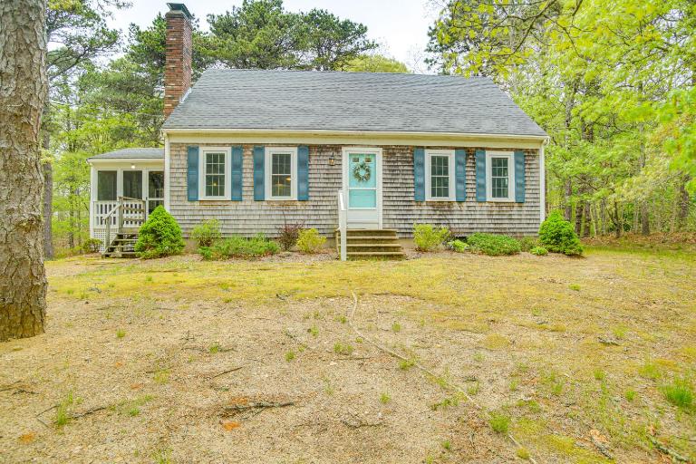 1/2 Mi to Cooks Brook Beach: Cape Cod Gem w/ Deck - Chambres d'hôtes Eastham