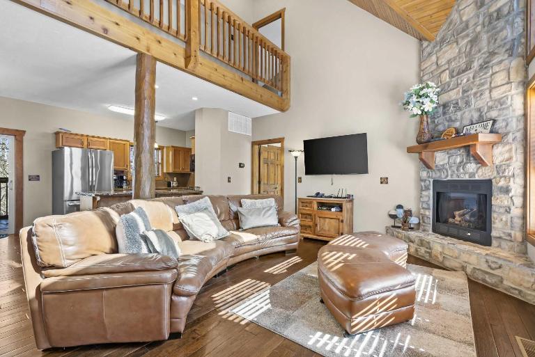 Serenity Oaks Stay for 16 - B&B Branson