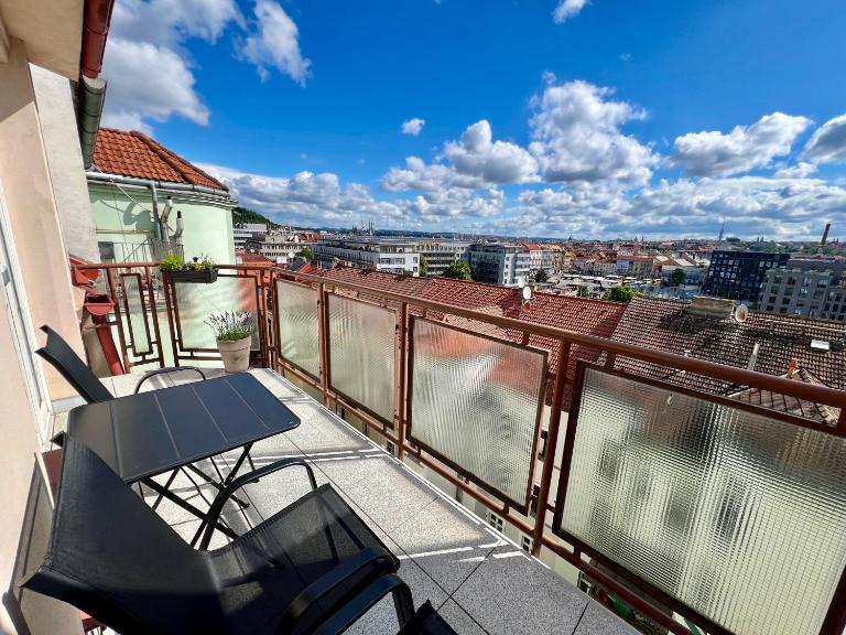 Rooftop Prague view apartment - Ferienwohnung Prag
