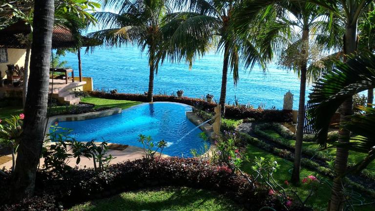 Teluk Indah Beach & Pool Villa - B&B Tejakula