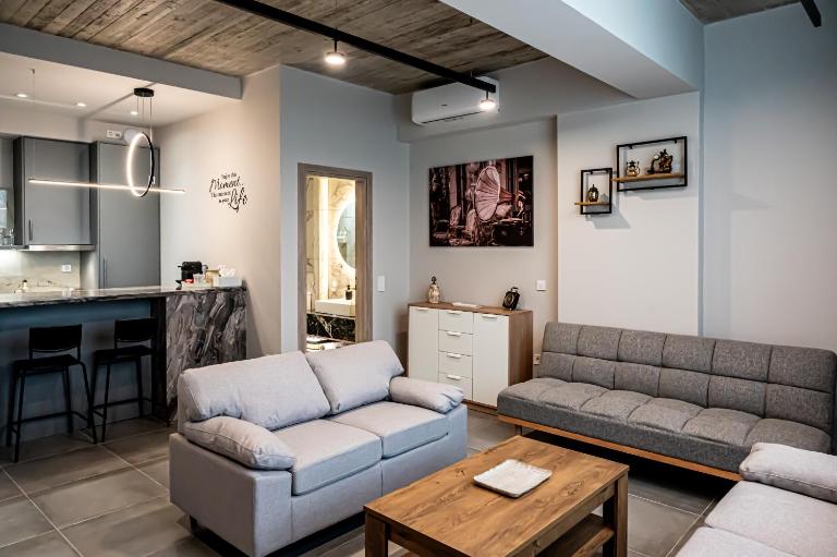 Vintage Road Apartment in Piraeus - B&B Pireo