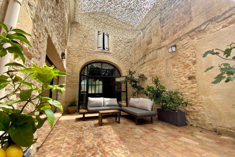 La Maison de la Place - Charming house with swimming pool & exposed stone - B&B Mudaison