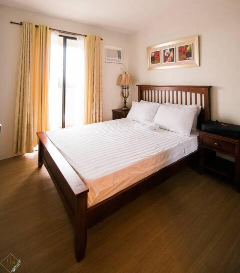 2 Bedroom with Balcony Tagaytay Pet-Friendly - Chambres d'hôtes Tagaïtaï
