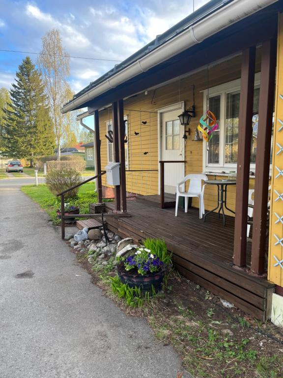 Yellow dream house - 3 min from highway, sauna, big private parking - Ferienwohnung Kemi