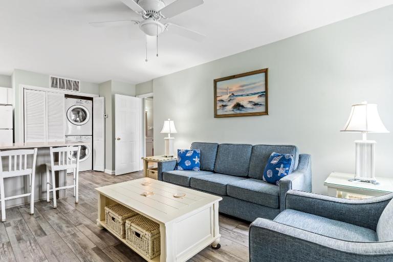 North OC Condo 2BR w pool, private hot tub & views of Fenwick Lighthouse - Chambres d'hôtes Ocean City