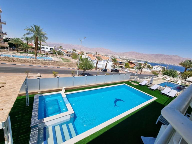 Villa with heated pool and Jacuzzi Sea View 300m Front of the Beach - B&B Eilat