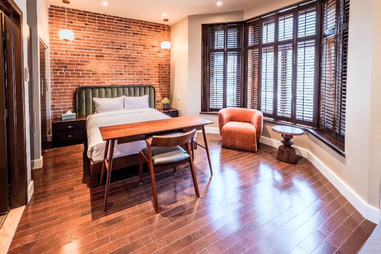 Self Check-In Boutique Hotel - Quartier latin - Room 101 - B&B Montreal