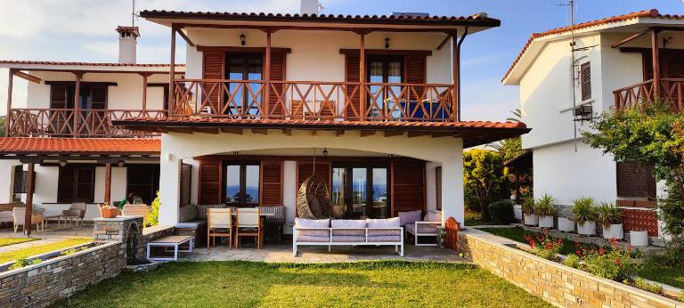 Mikiverna Beachfront Family Maisonette - B&B Kalýves Polygýrou