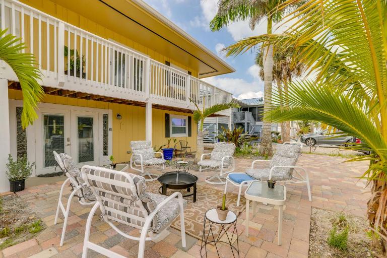 Walk to Beach: Fort Meyers Home w/ Patio! - Bed and Breakfast Fort Myers Beach