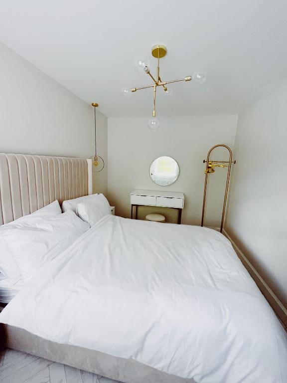 Luxury Scandi Hotel inspired Home - B&B London