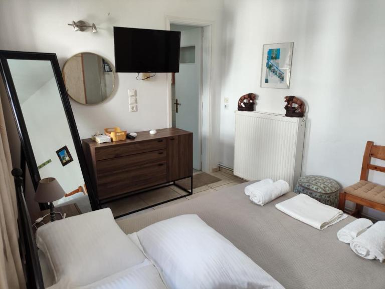 Nikolettas Apartments - Ferienwohnung Fáros