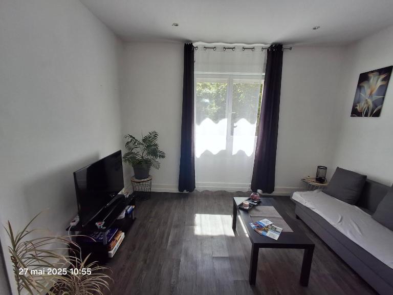 Appartement "les tournesols" 1er étage 2ch avec parking à Lurs - Bed and Breakfast Lurs