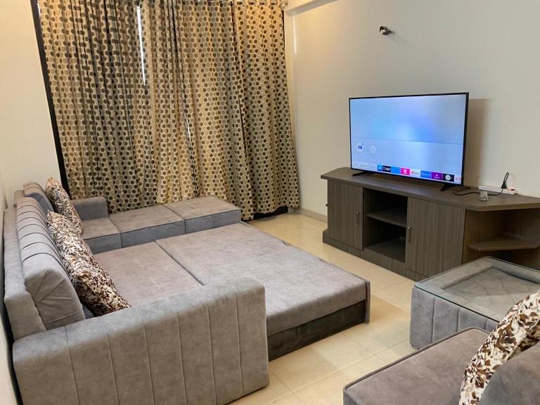 The SUNset, Zirakpur 3bhk flat for families only - B&B Zerakpur