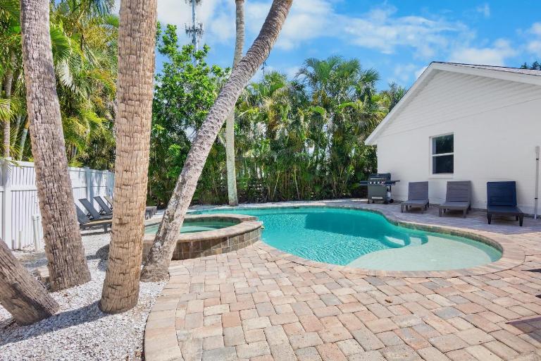 Island Mojo - B&B Holmes Beach