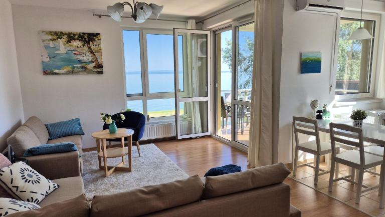 Aloha Beach Terrace - Holiday Home - B&B Siófok