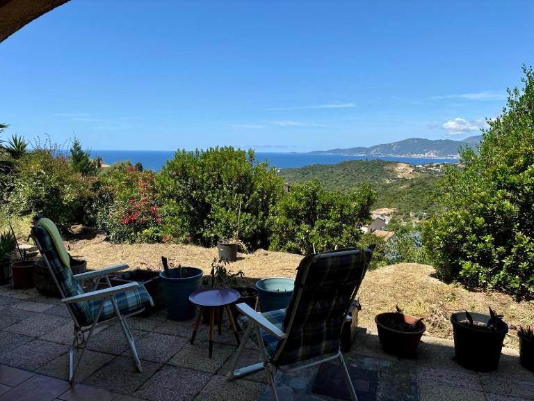 Grand appartement vue mer Agosta - B&B Albitreccia