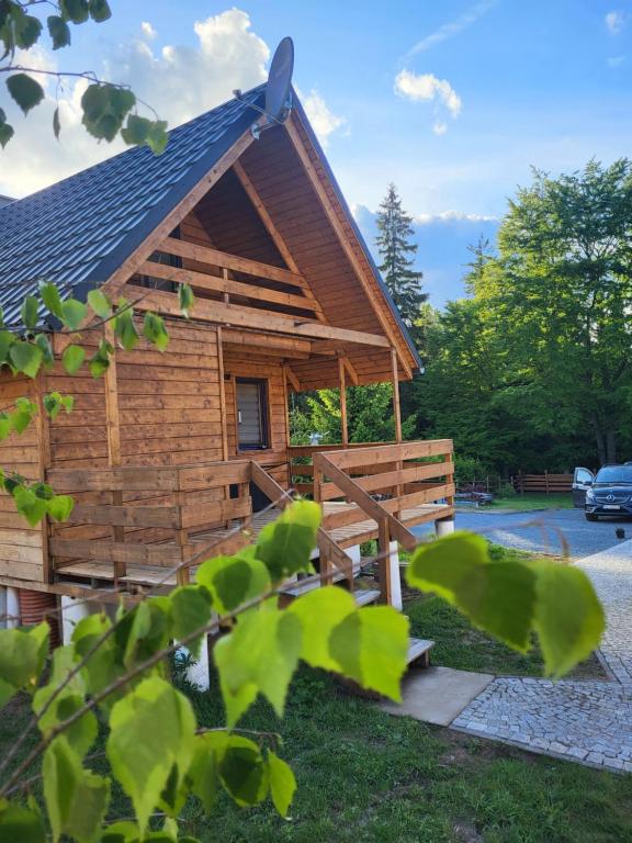 Klimatyczne drewniane Domki Jagodna Spalona 6D-2 jacuzzi sauna,trasy rowerowe - B&B Spalona