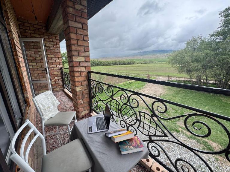 Ulukhaus - B&B At-Bashi
