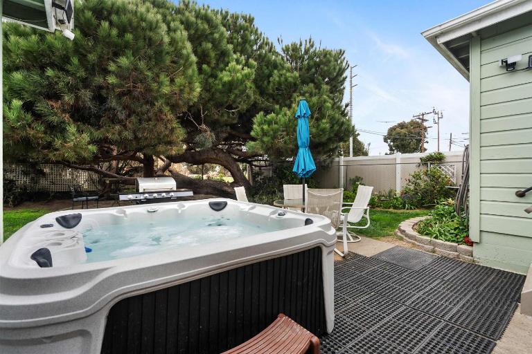O-Side Beach Bungalow with Jaccuzi Blocks to beach - Ferienwohnung Oceanside