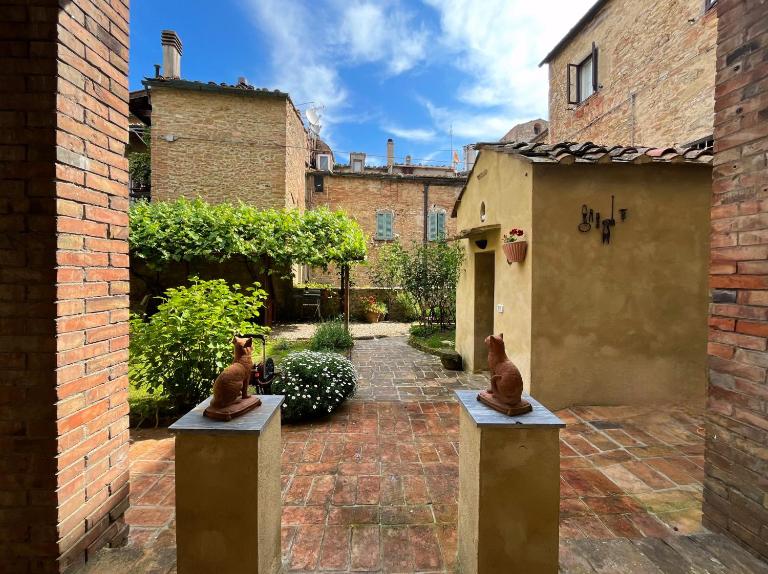Il Cantuccio di Vittorio - Apartment with private garden in the Heart of Volterra - B&B Volterra