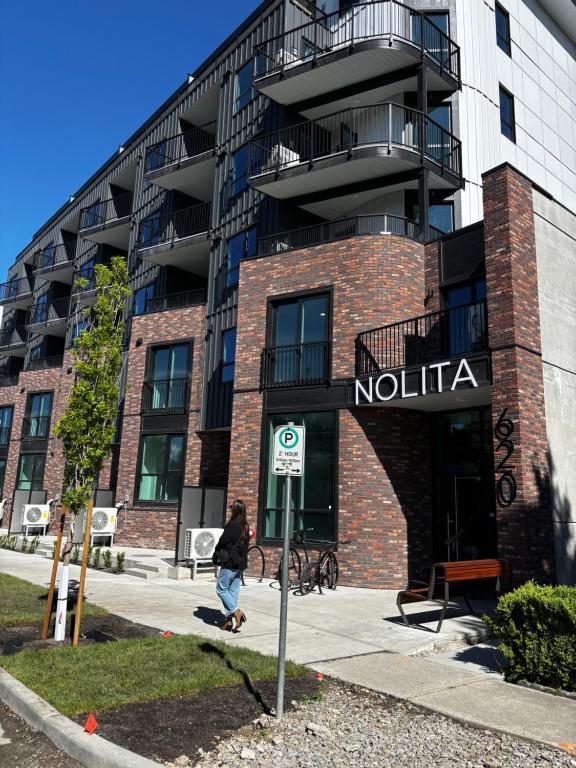 Brand new suite downtown Kelowna - walk everywhere! - Bed and Breakfast Kelowna