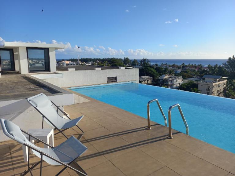 Ocean View penthouse with infinity swiming pool - Bed and Breakfast Flic en Flac