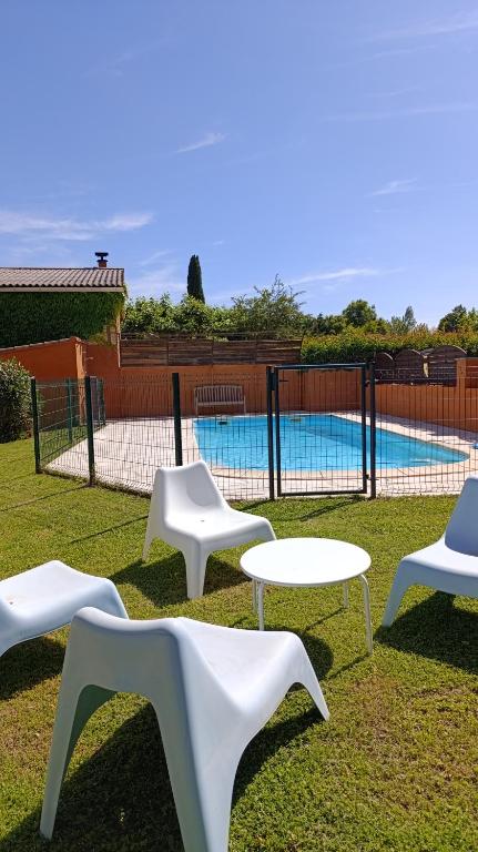 Mas de la Grave - Bed and Breakfast Althen-des-Paluds