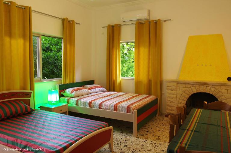 Garden house escape - Ferienwohnung Amárynthos