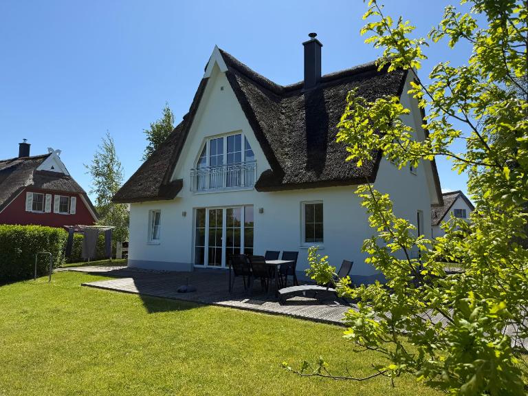 Reethaus Arkonablick, In erster Reihe am Kurpark und Meer, Hunde herzlich willkommen - Bed and Breakfast Glowe