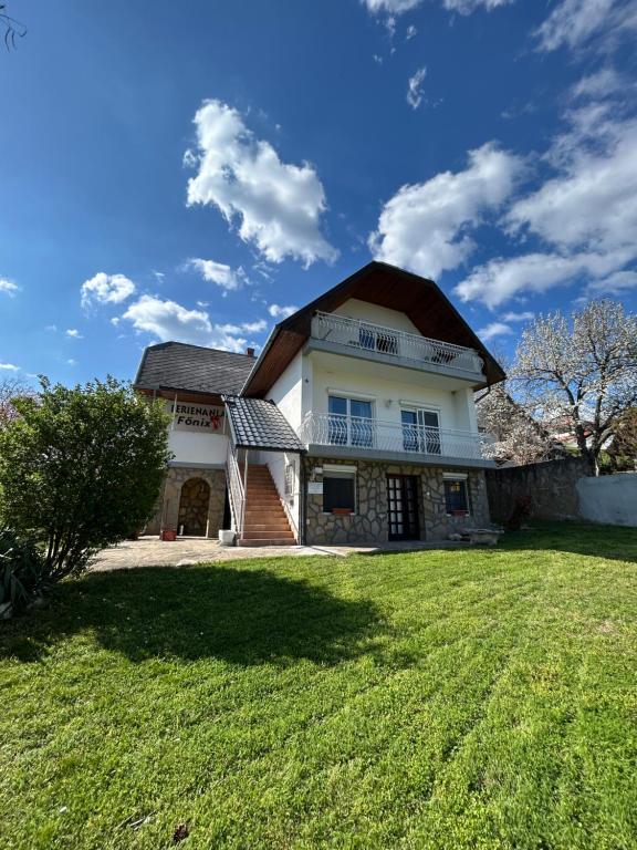 Főnix Apartmanház - B&B Vonyarcvashegy