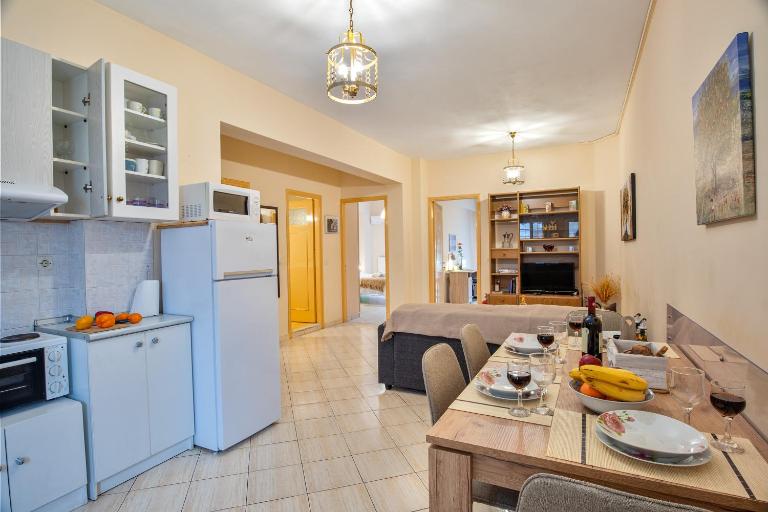 Tritsa House, 3-bedroom apt next to Corfu Town and airport - Ferienwohnung Karyófyto