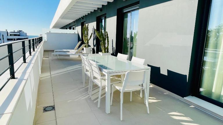 Los Monteros Beach ,Ático exclusivo donde disfrutar del mar y el Golf - Chambres d'hôtes Torremolinos