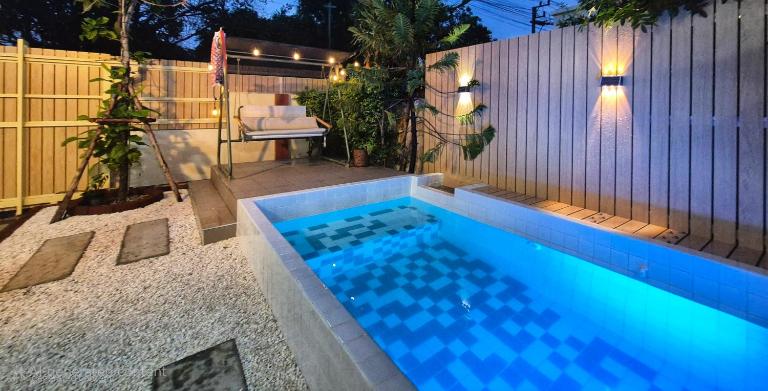 Japanese style plunge pool Villa in Si Racha - B&B Si Racha