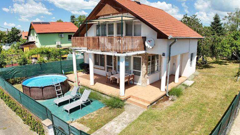 No 44 Holiday house Nora - B&B Vonyarcvashegy
