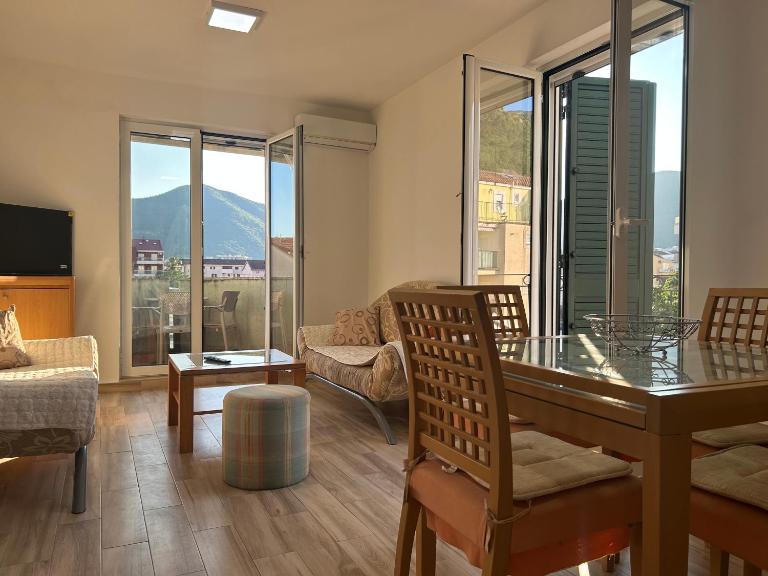 Green square apartment Budva - B&B Budva