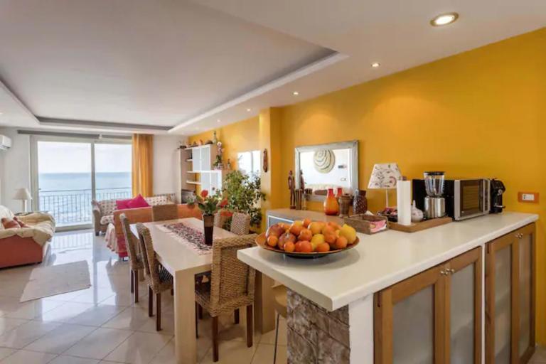 With Terrace and Lovely Sea View - Chambres d'hôtes Stazzo