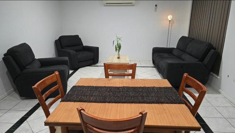 Affordable & cosy, close to train station, CBD & Airport - B&B Perth