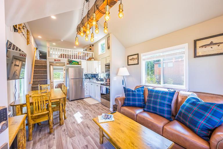 Rainforest Tiny Home Retreat Fishing Cabin - B&B Forks