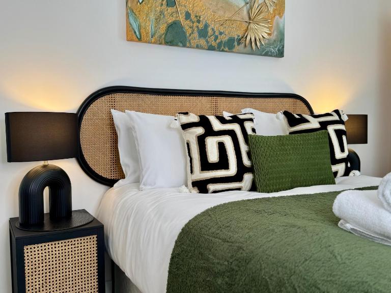 Modern Two-Bedroom Flat - B&B Swindon