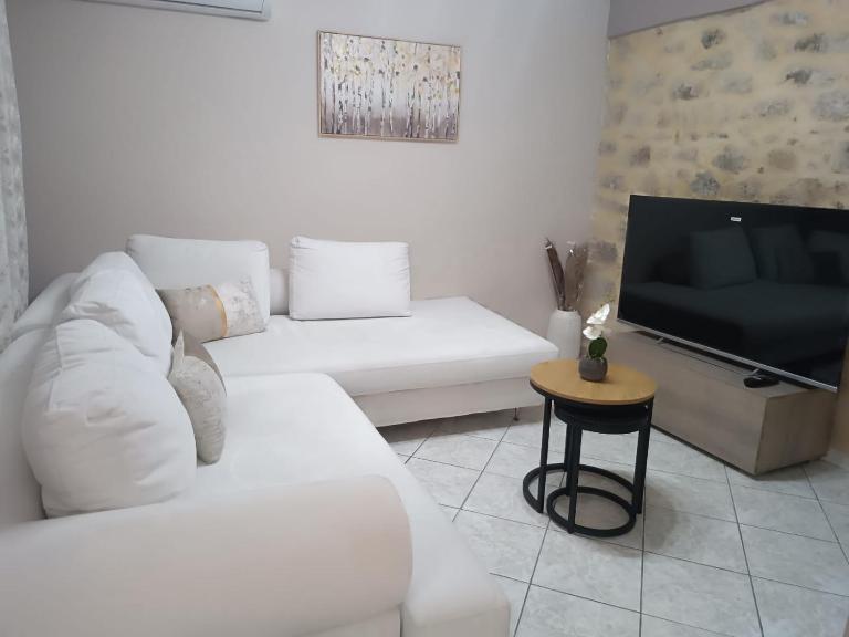 Polixniati's House - B&B Polichnítos