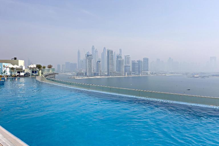 Stylish One-Bedroom Oasis - Prime Palm Location - Ferienwohnung Dubai