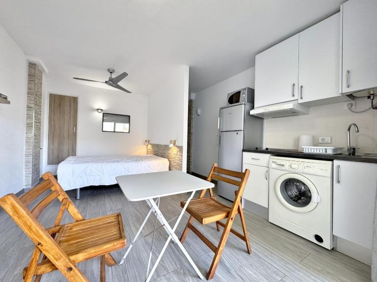 Estudio cerca de la playa con terraza AV-76 - Chambres d'hôtes Roses